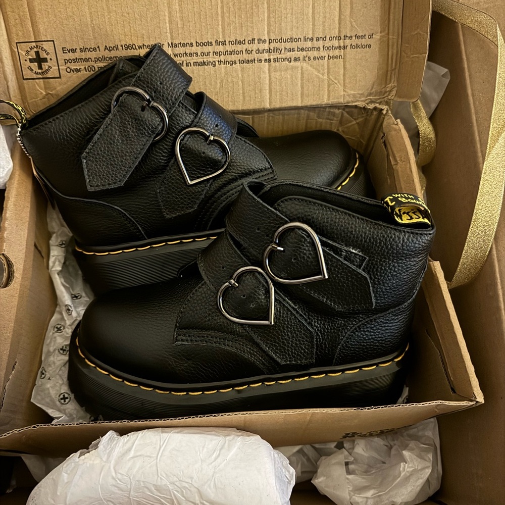 Devin Heart Dr Martens